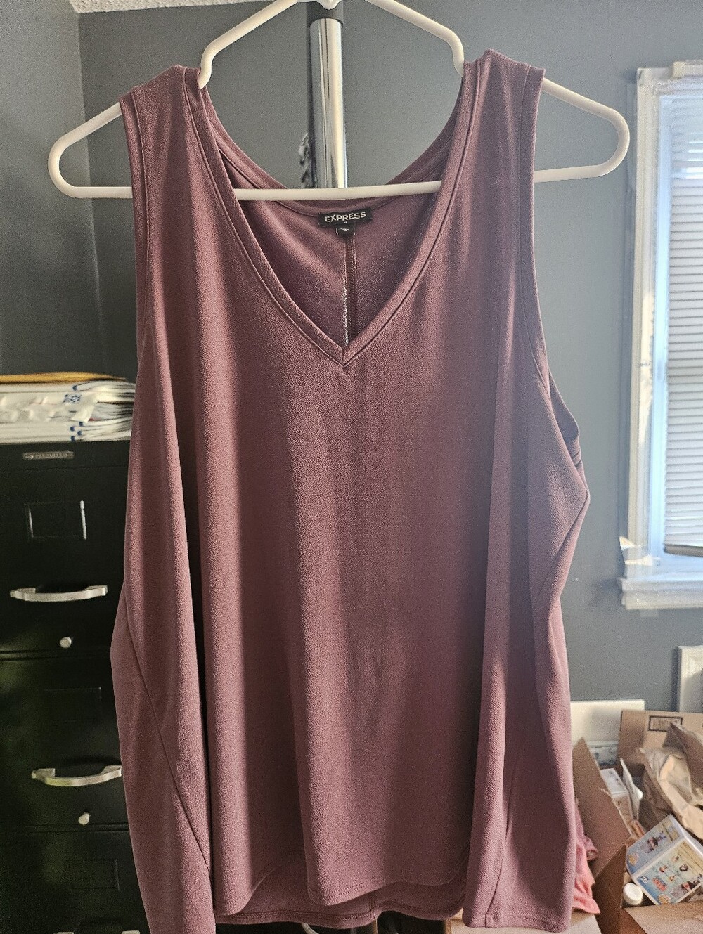 Express Sleeveless V-Neck Tank Top in Dusty Mauve